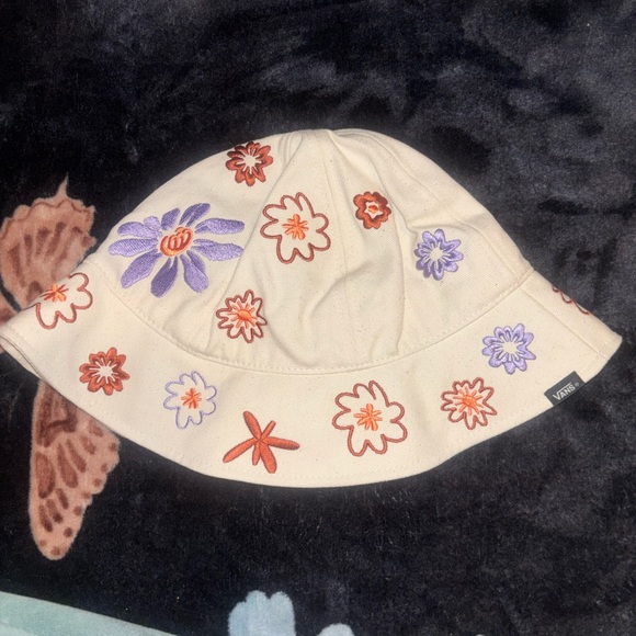Vans Floral Bucket Hat - Cream with Multicolor Embroidery - Picture 1 of 3